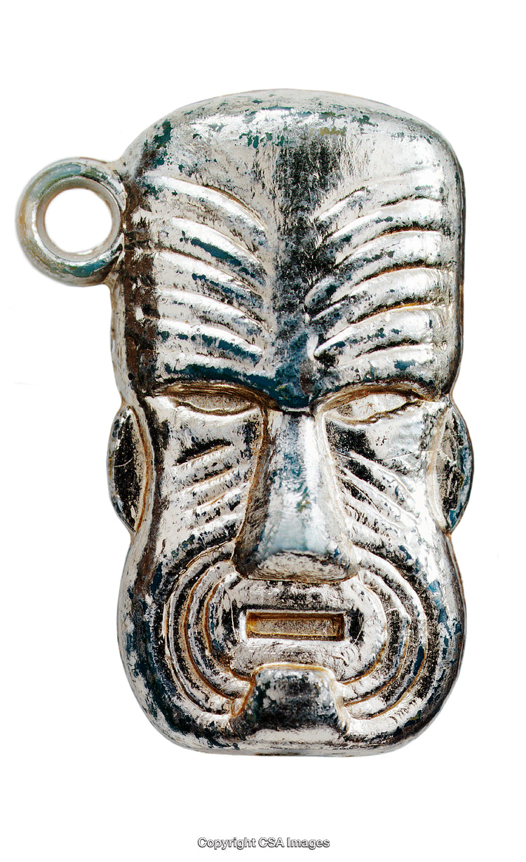 Vintage Style Metallic Metallic Pendant with Unique Face Design