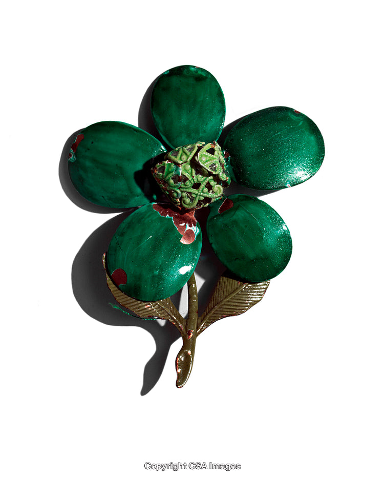 Vintage Green Floral Brooch with Glossy Enamel Finish and Intricate Details