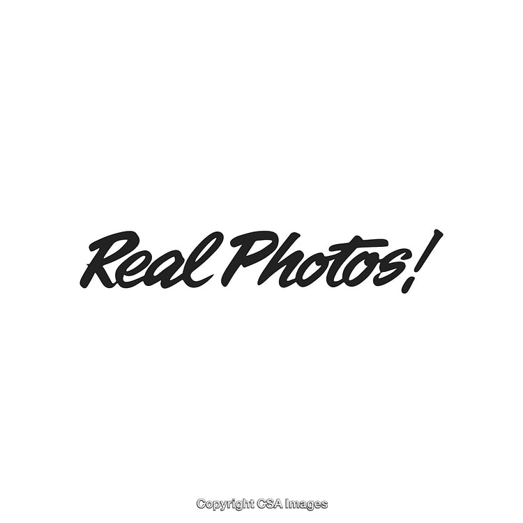Bold Black Calligraphy of 'Real Photos' on White Background